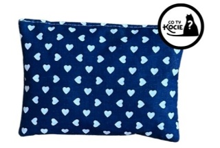 DUŻA PODUSZECZKA Z KOCIMIĘTKĄ | Granatowe serca | Co Ty Kocie